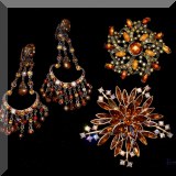J08. Rhinestone jewelry. 